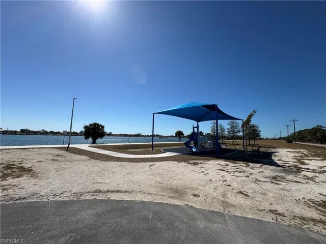 Close-by Crystal Lake Park