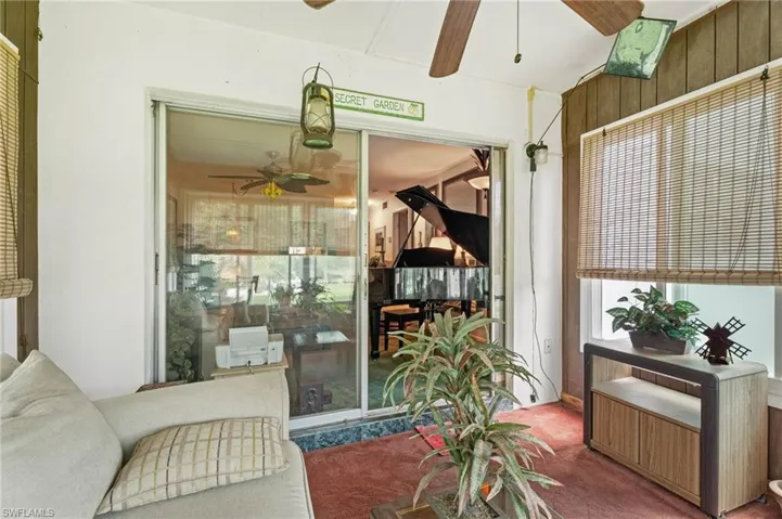 Sunroom / solarium featuring a ceiling fan