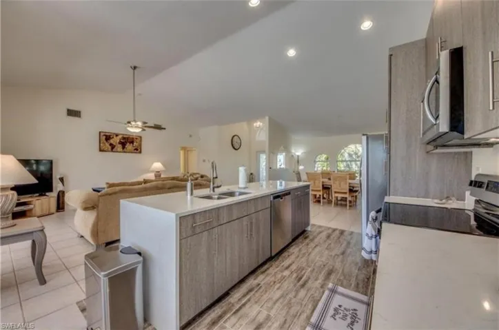 318 Sw 28 St, Cape Coral, Florida 33914