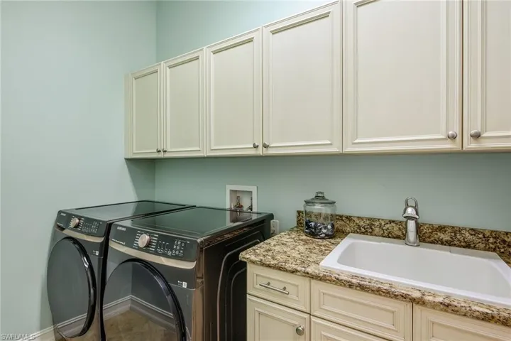 7397  Byrons  WAY, Naples, FL 34113
