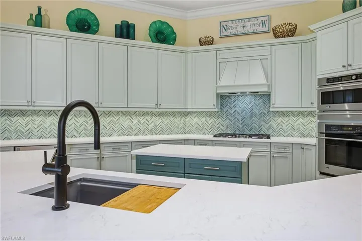 7397  Byrons  WAY, Naples, FL 34113