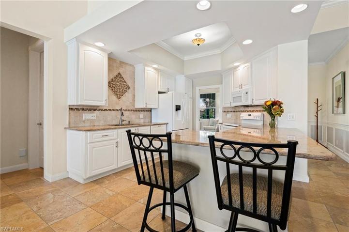 28353 Moray Dr Bonita Springs FL 34135 - Breakfast bar