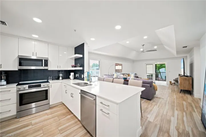 544 10th Ave S 202n, Naples, Florida 34102