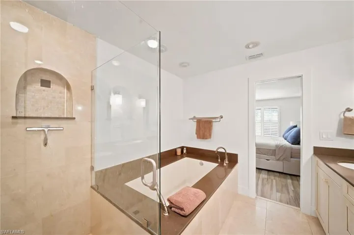 544 10th Ave S 202n, Naples, Florida 34102