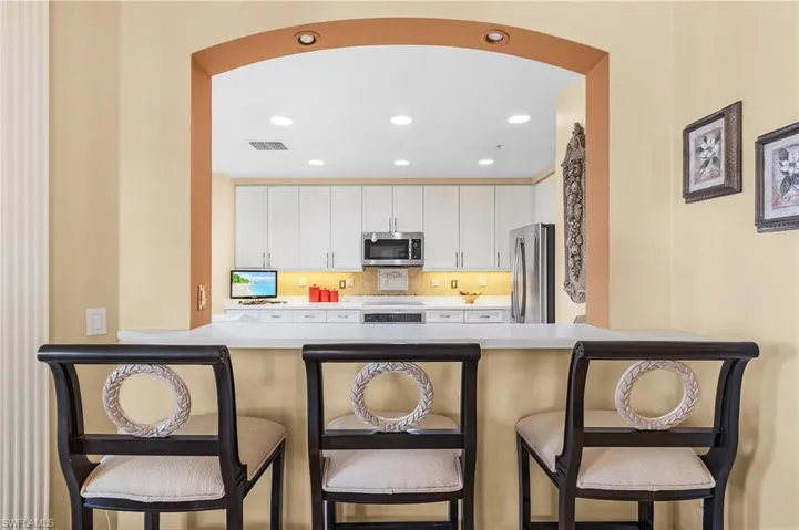Kitchen/Breakfast Bar