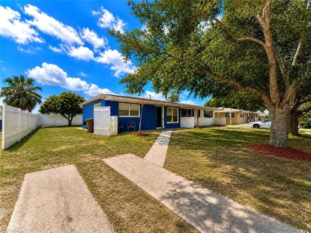 1116  Vineyard  ST, Lehigh Acres, FL 33936