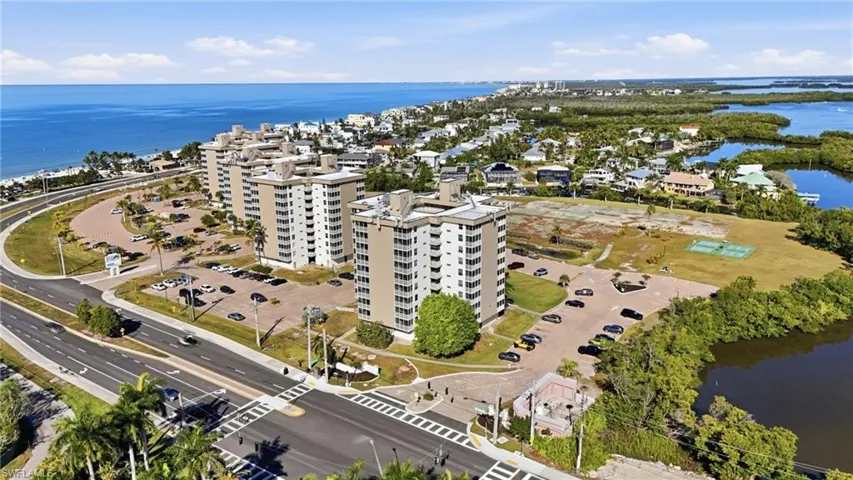 Amazing Location - Walk to the Beach