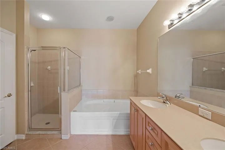 8355  Laurel Lakes  BLVD, Naples, FL 34119