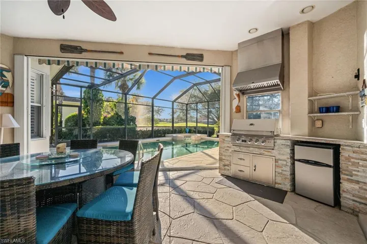 Covered lanai area - perfect for entertaining