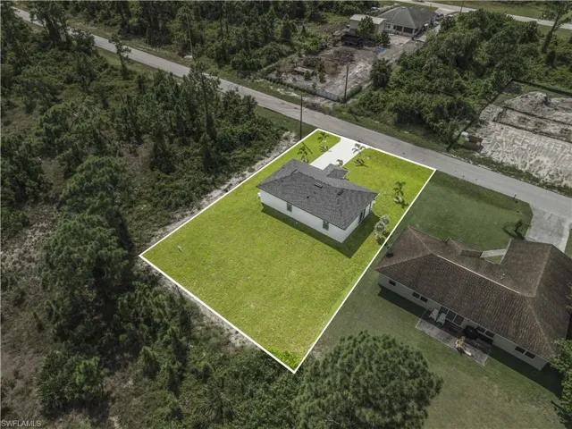 View from above of property featuring property parcel outlined
