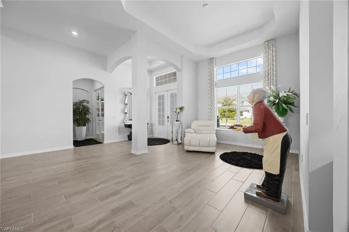 Dining Area & Foyer