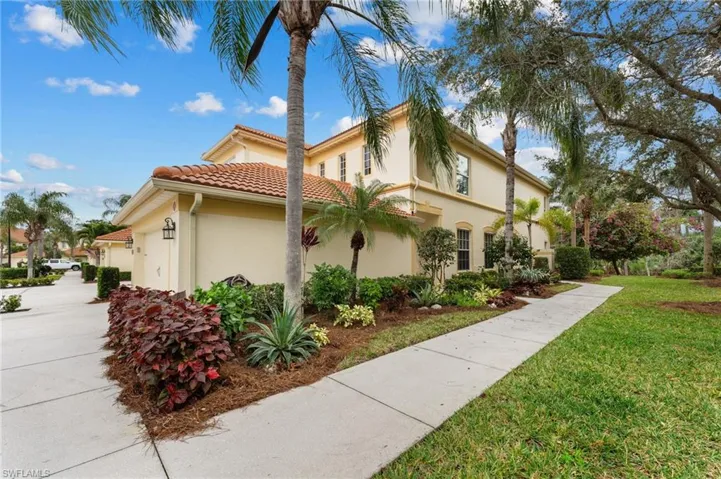 7832  Clemson  ST, Naples, FL 34104