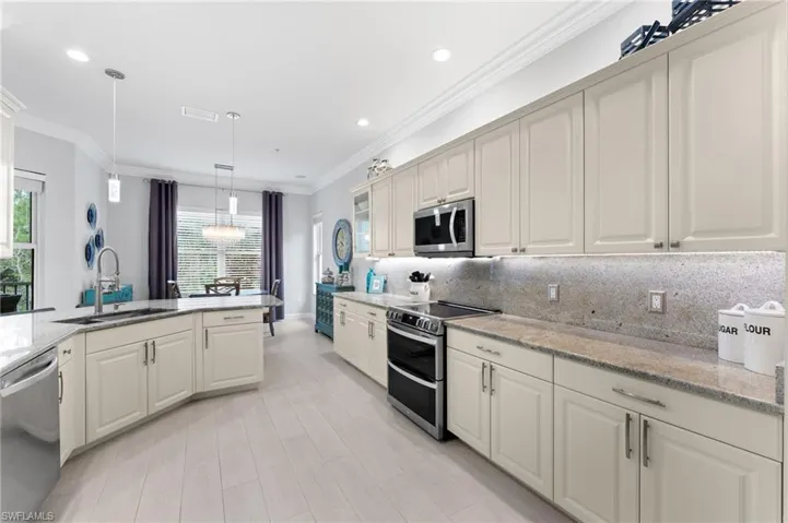 7832  Clemson  ST, Naples, FL 34104