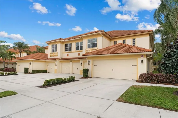7832  Clemson  ST, Naples, FL 34104