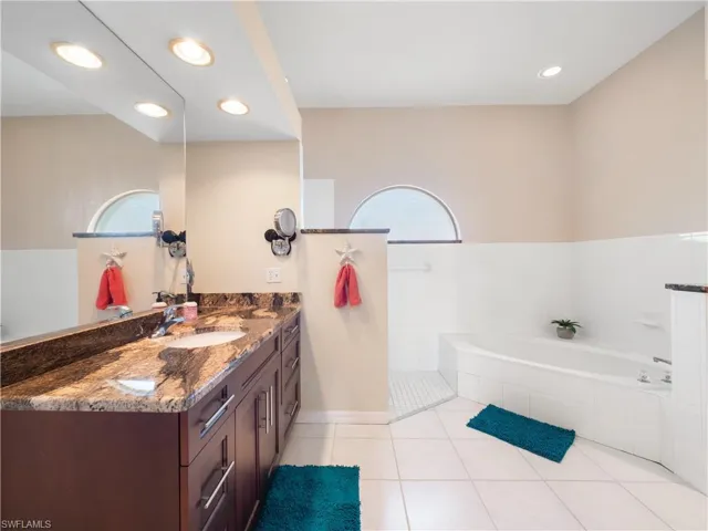 5222 Nautilus Dr, Cape Coral, Florida 33904