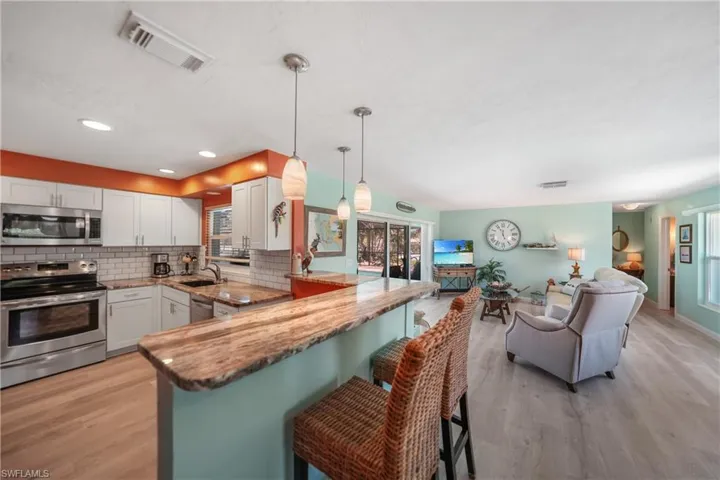 Beautifully appointed kitchen