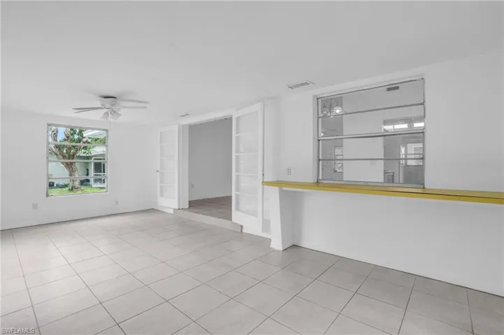 Unfurnished room with light tile patterned flooring and ceiling fan