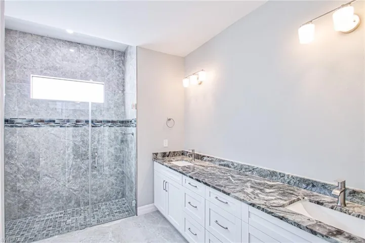 1115 NE 4th  PL, Cape Coral, FL 33909