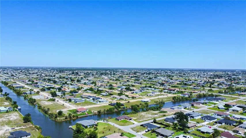 1115 NE 4th  PL, Cape Coral, FL 33909
