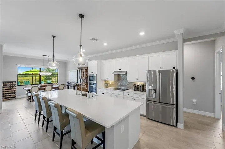 This Kitchen and Island is AMAZING with BRAND NEW QUARTZ COUNTERTOPS!