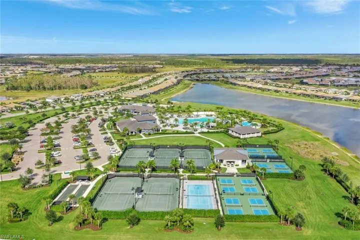 COMMUNITY POOL, DINING, PICKLEBALL, TENNIS, BASKETBALL, WATER SLIDES, SPLASH PAD, 40 PERSON SPA, VOLLEYBALL, BOOCE.... this community has it all!
