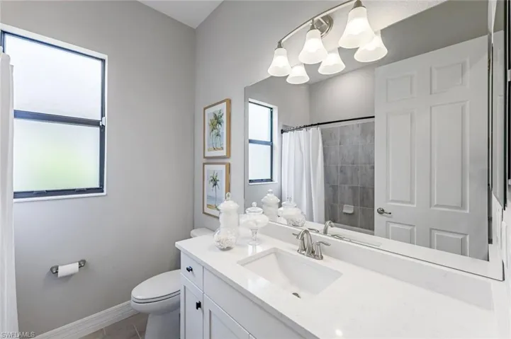 Guest Bathroom #2 with Tub/Shower condo and new quartz countertops!