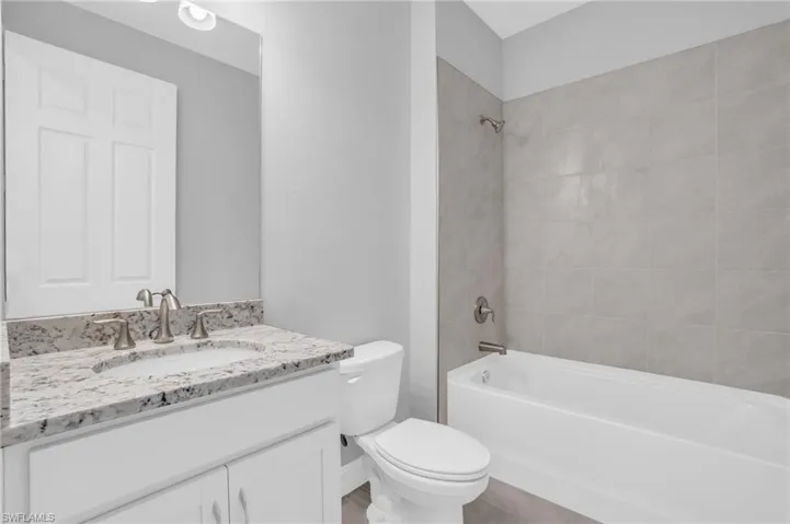 615 Parkshore Lake Ave, Cape Coral Fl 33993