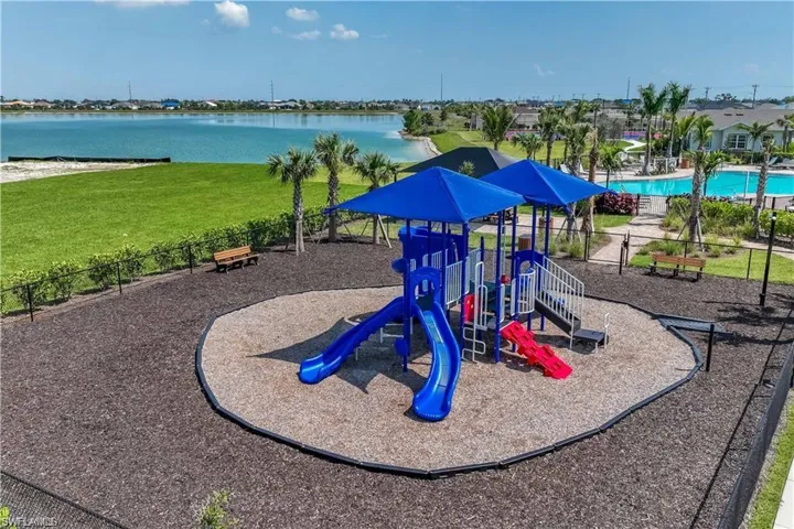 615 Parkshore Lake Ave, Cape Coral Fl 33993