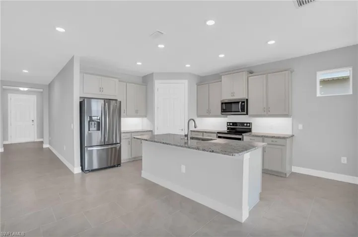 615 Parkshore Lake Ave, Cape Coral Fl 33993