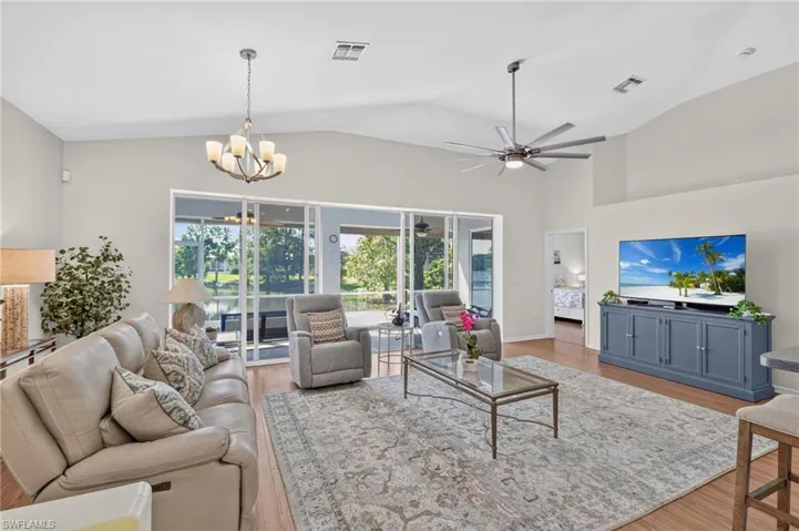 Vaulted Ceilings in the Living Room/Dining Room