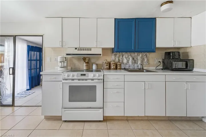 17 Jade Dr 17j, Naples, Florida 34114