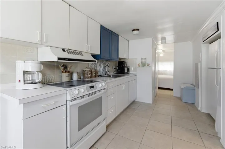 17 Jade Dr 17j, Naples, Florida 34114