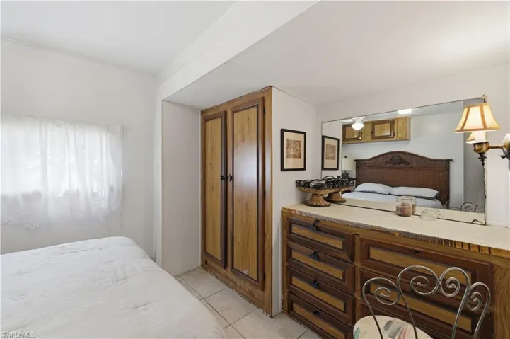 17 Jade Dr 17j, Naples, Florida 34114