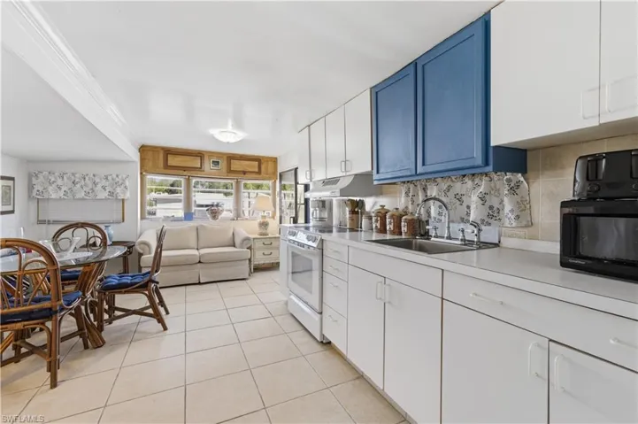 17 Jade Dr 17j, Naples, Florida 34114
