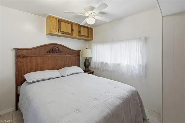 17 Jade Dr 17j, Naples, Florida 34114