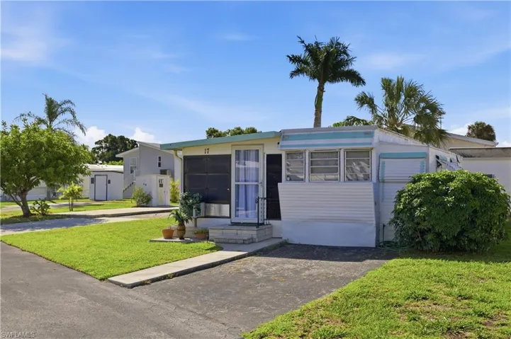 17 Jade Dr 17j, Naples, Florida 34114