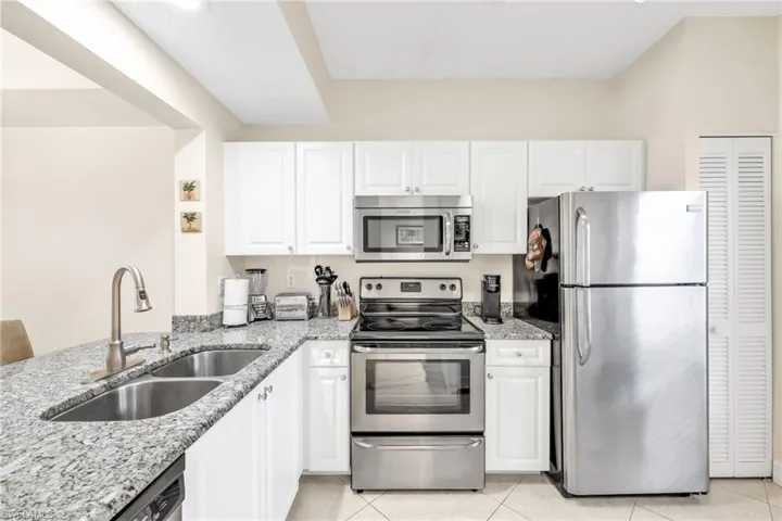 1044  Woodshire  LN, Naples, FL 34105