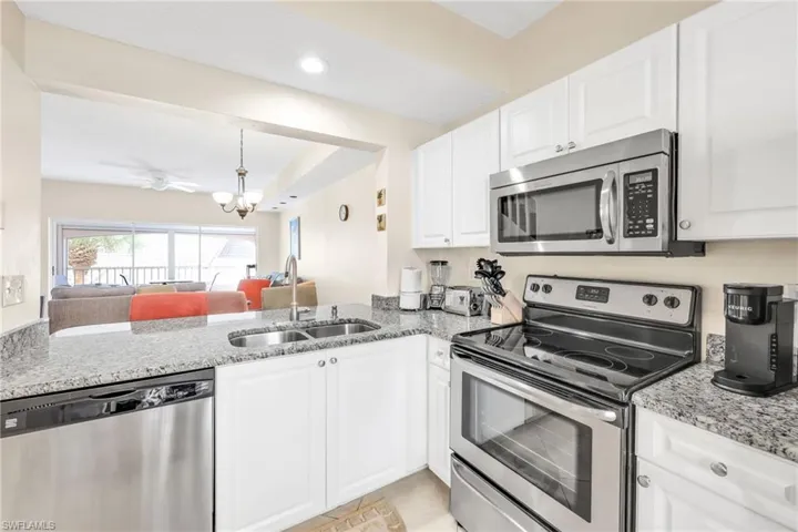 1044  Woodshire  LN, Naples, FL 34105