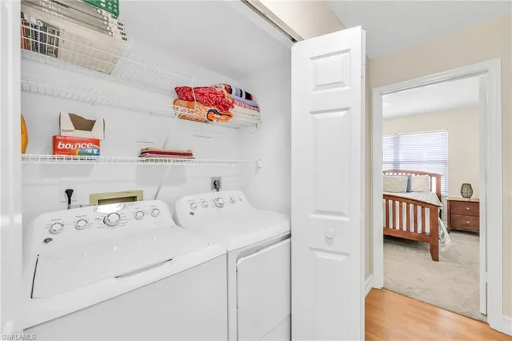 1044  Woodshire  LN, Naples, FL 34105