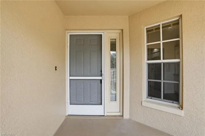 Entry with screened door