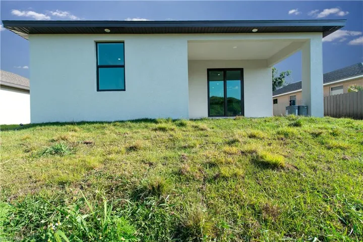 3759  Washington  AVE, Fort Myers, FL 33916