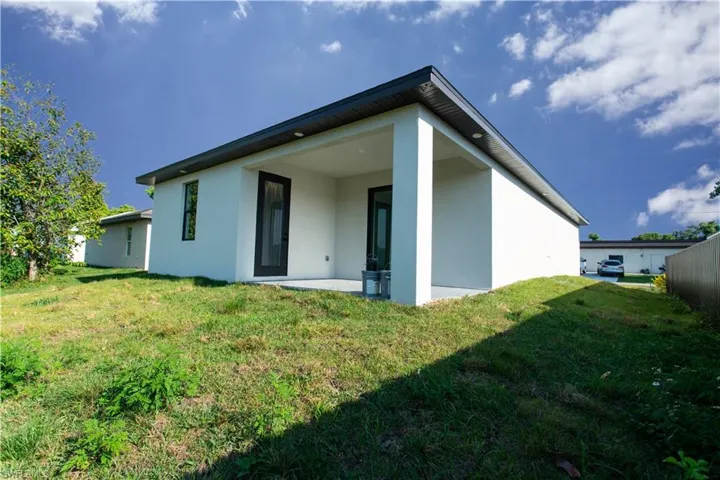 3759  Washington  AVE, Fort Myers, FL 33916