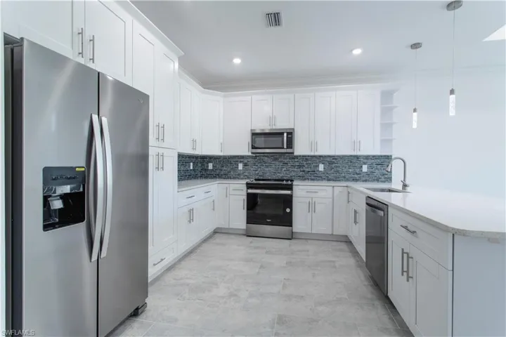 3759  Washington  AVE, Fort Myers, FL 33916