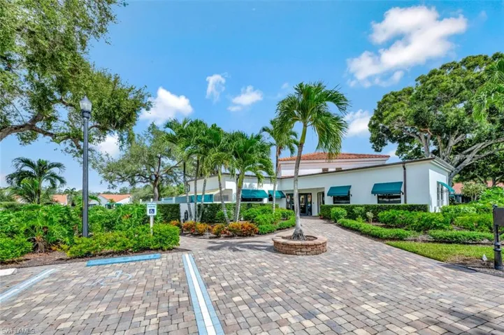 583  Beachwalk  CIR, Naples, FL 34108
