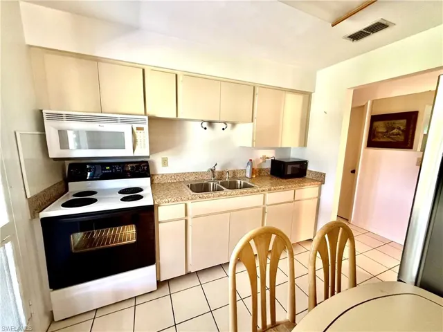 4 Desert Ash Ct, Lehigh Acres, Florida 33936