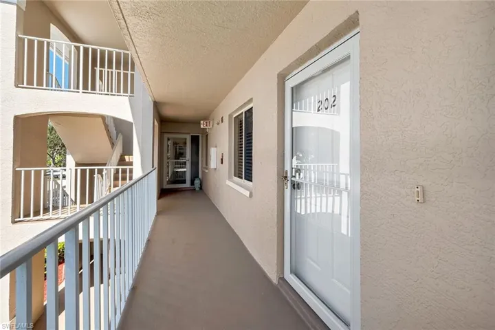 7025  Dennis  CIR, Naples, FL 34104