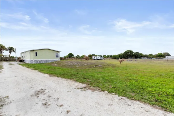 View of dirt / gravel driveway
