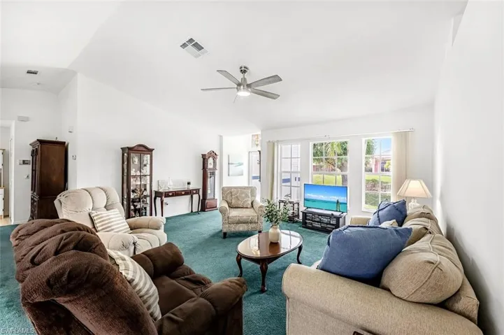 IGNORE CARPET, Tons of Potential!