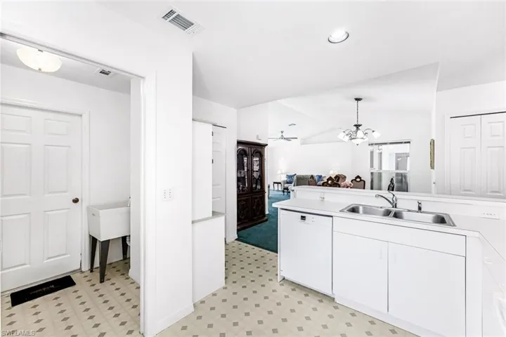 923 SW 37th  TER, Cape Coral, FL 33914