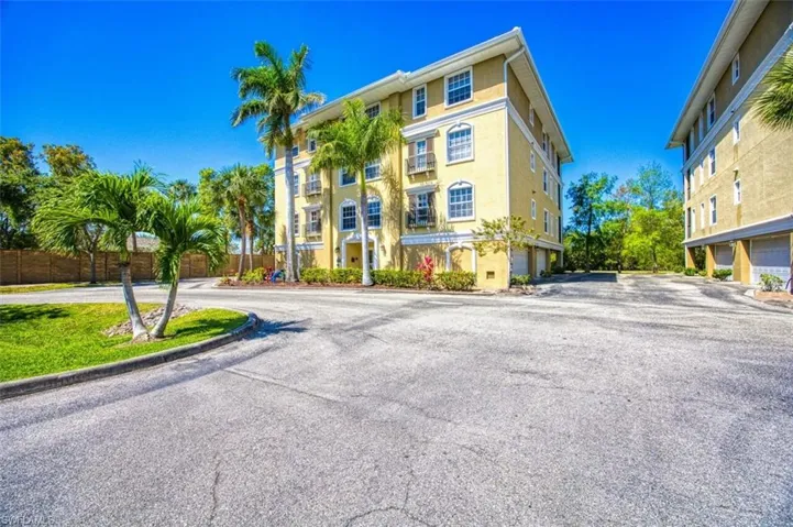 10090 Lake Cove Dr # 101, Fort Myers, Florida 33908